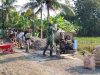 Pengecoran Jalan Rabat Beton dalam Program TMMD Di Cilacap TNI ada ditengah Masyarakat