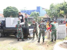 Solidaritas Tanpa Batas, TNI dan Masyarakat Majenang Perbaiki Rumah Rusak Akibat Hujan